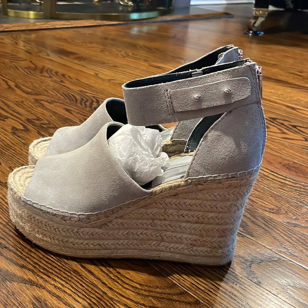 NWOT Dolce Vita Sandals